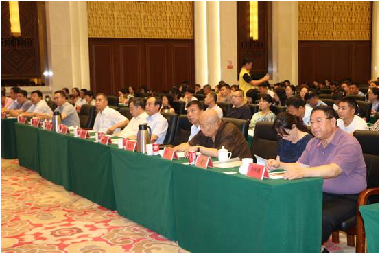 食品行業(yè)齊聚一堂，共商食安大計——第四屆自治區(qū)食品安全論壇在呼和浩特召開