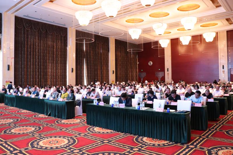 烏蘭察布市舉行第一屆民營(yíng)企業(yè)產(chǎn)需對(duì)接暨易物合作洽談會(huì)