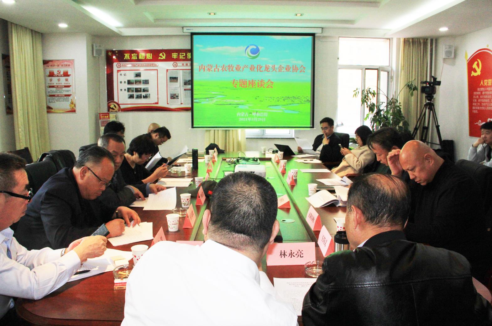 建言獻(xiàn)策，充分發(fā)揮協(xié)會的組織協(xié)調(diào)能力